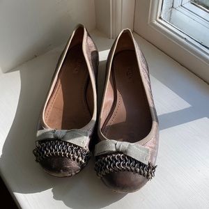 Size 38 Alaia ballet flats with chains and bows